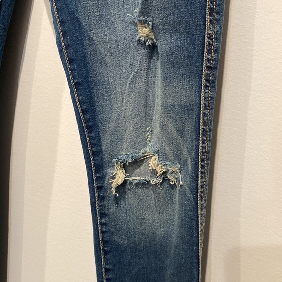 NEW True Religion Women’s Distressed Mid Rise Skinny Jennie Jeans - Picture 3 of 10